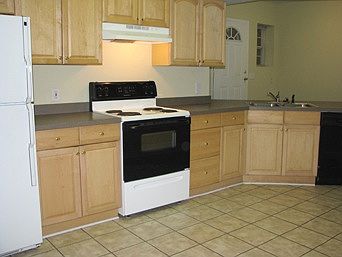 2nd image of 619 Henderson St APT A