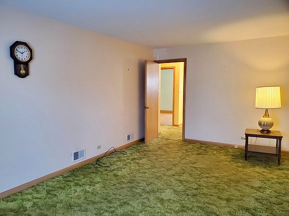 4th image of 5051 W Cornelia Ave