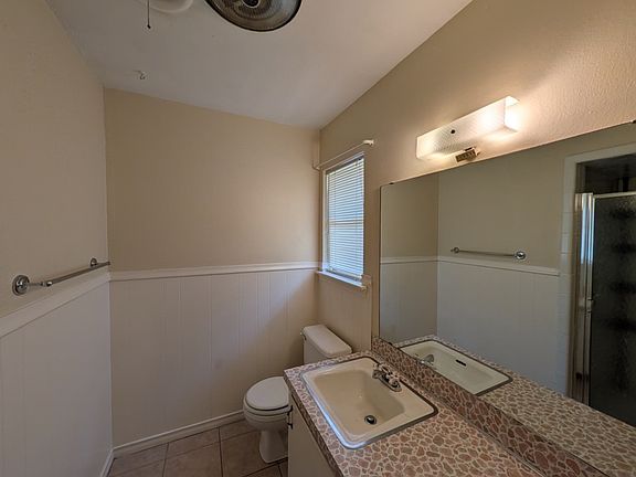 4th image of 2812 Juniper Ln