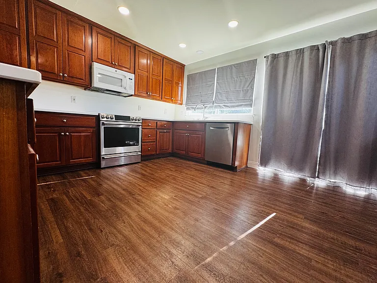 14270 Pinewood Dr — Photo 10