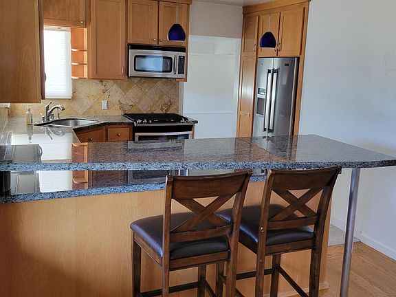 Bar, kitchen