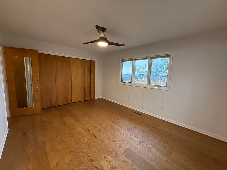 221 Grandview Dr — Photo 7