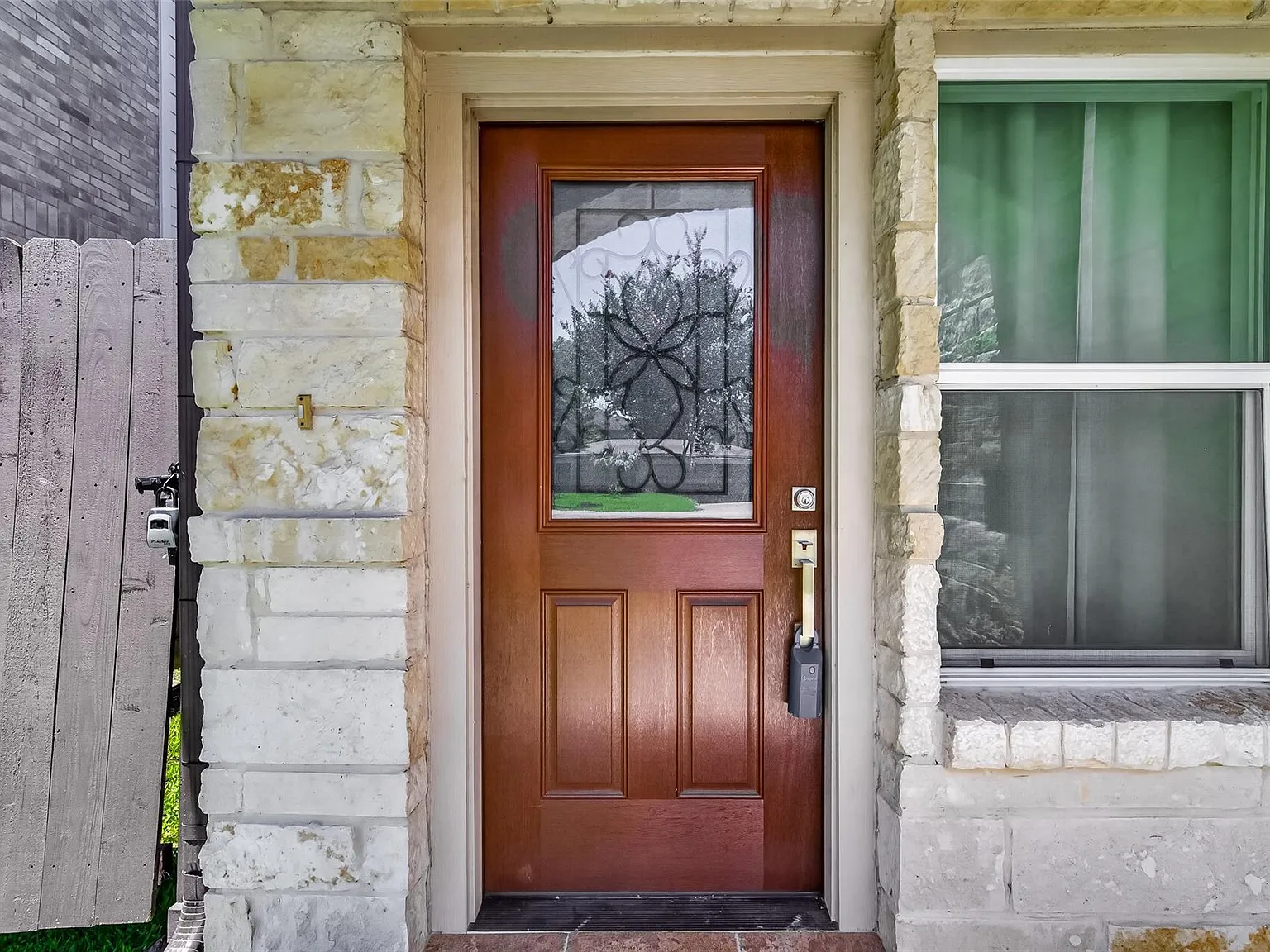 3 bed, 2.5 bath, 2330 sqft, $2,795 — Photo 4