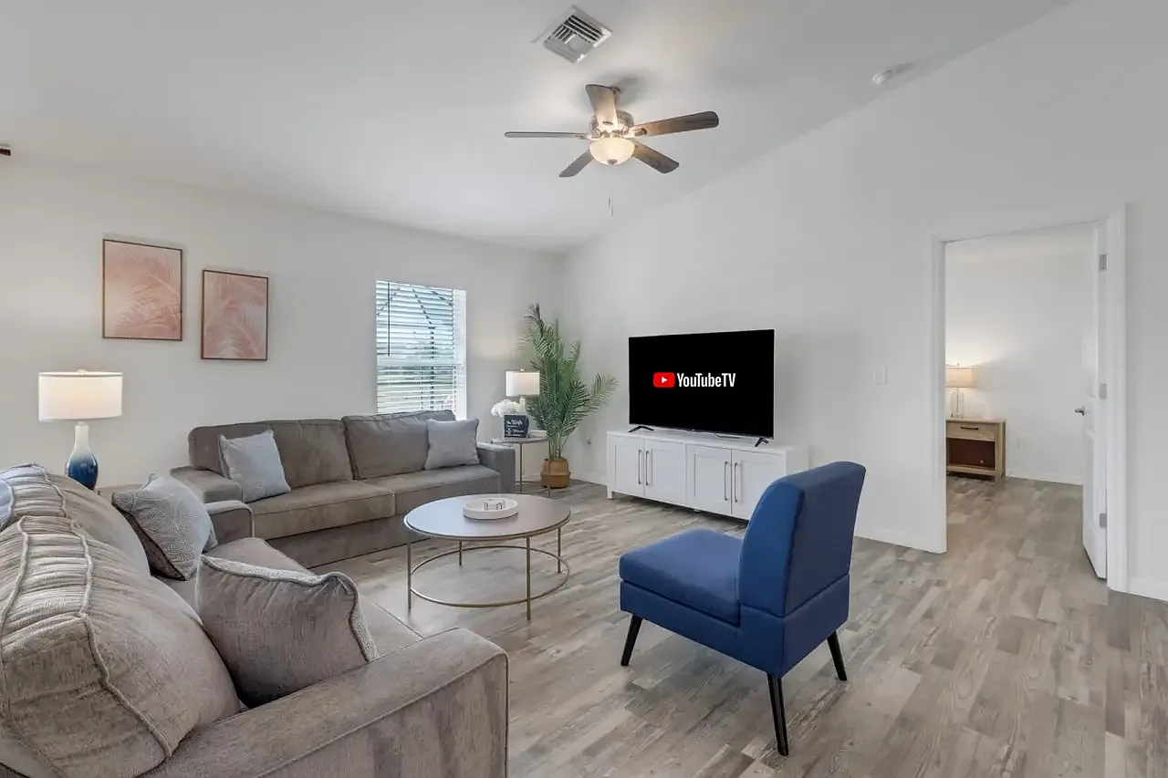 4 bed, 1767 sqft, $4,000 — Photo 1