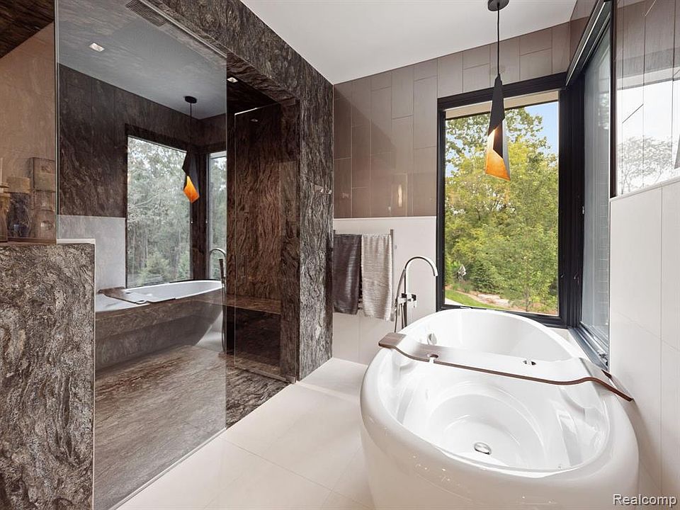 4255 The Heights Blvd, Rochester, MI 48306 MLS 20230068692 Zillow