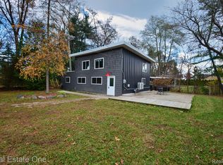 796 Heights Rd, Lake Orion, MI 48362