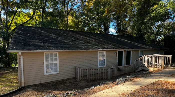 2 bed, 1.0 bath, 768 sqft, $1,050 — Photo 1