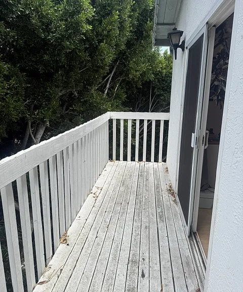 Deck upper level