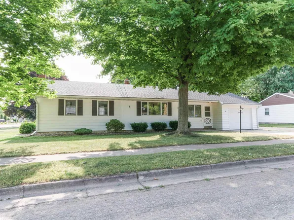 41 West St, Clintonville, WI 54929