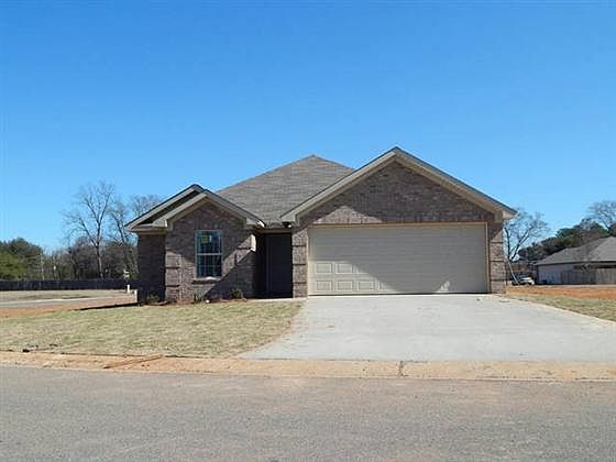 1st image of 121 Bradford Cir