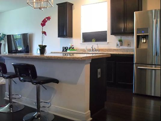 4th image of 327 Nandina Dr