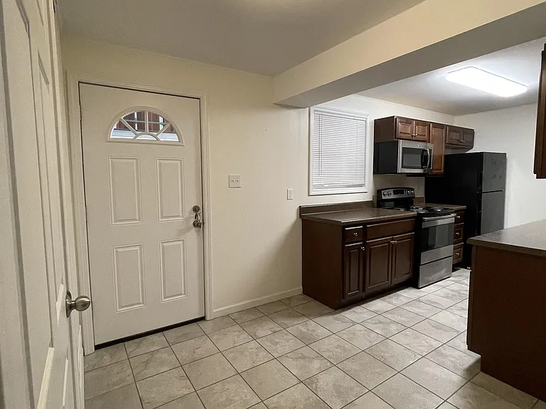 312 Olive St — Photo 16