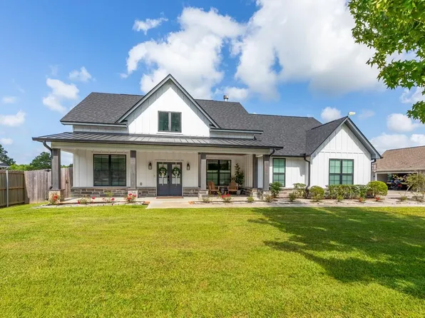 670 Dayna Ln, Sour Lake, TX 77659