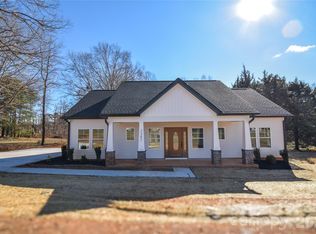 2362 21st Ave NE, Hickory, NC 28601