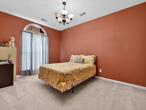 4th image of 120 Victoria Ln
