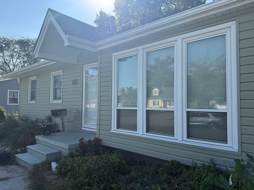 2nd image of 3204 S 121st St