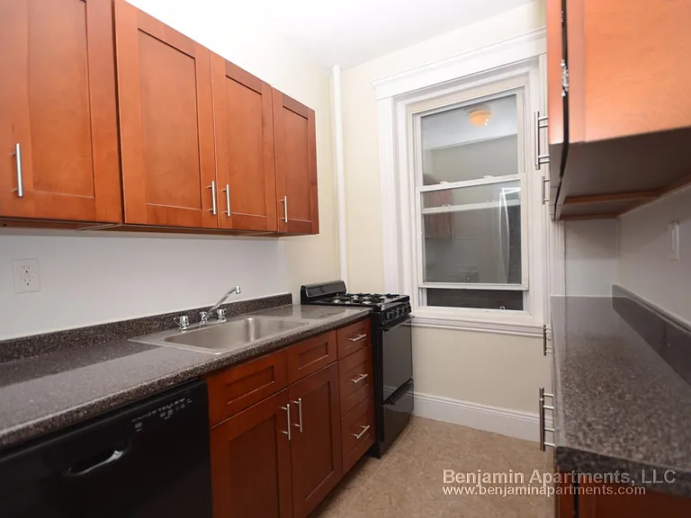 15 Egremont Rd #1 — Photo 1
