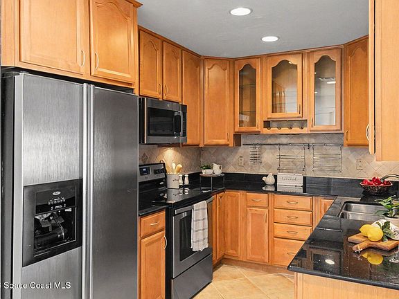 4th image of 748 Clarke Ave