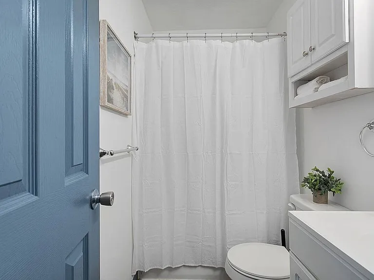 1424 W Walnut St #A — Photo 17
