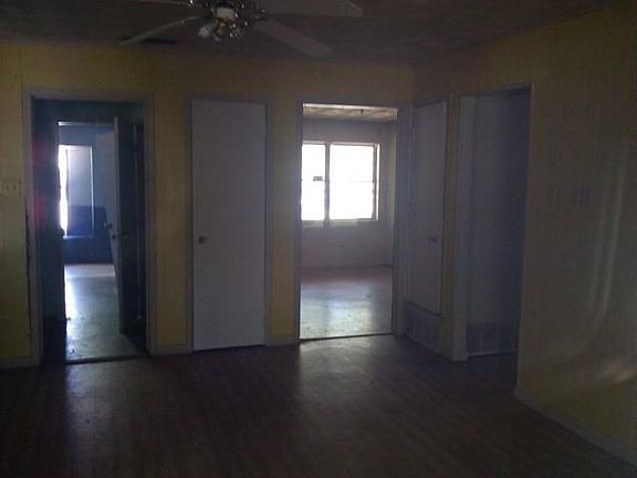 3rd image of 329 W Cober St