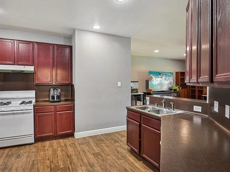 1226 Newsome Glenn Dr — Photo 10