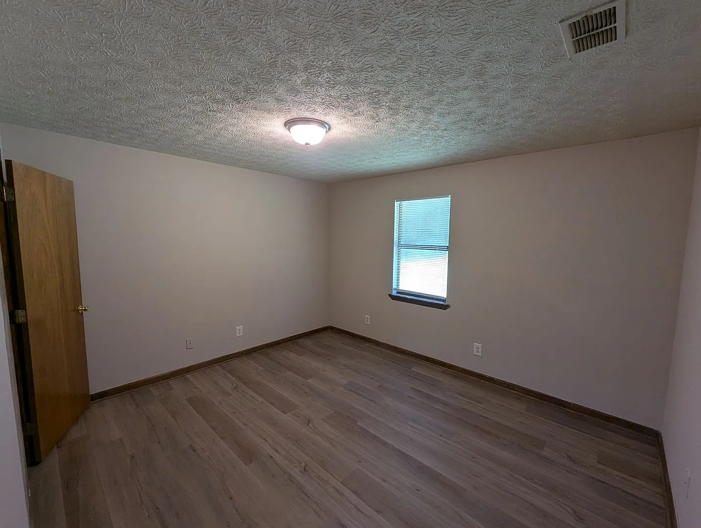 120/122 Cooper Springs Ct — Photo 3