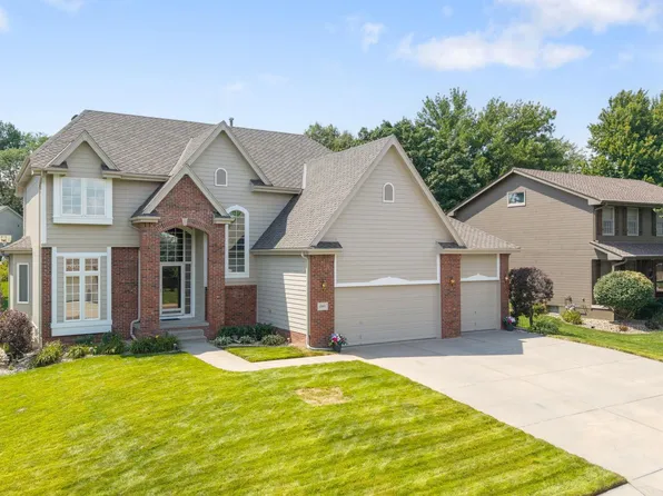 1303 Western Hills Dr, Papillion, NE 68046