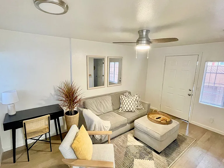 5066 Voltaire St #4 — Photo 34