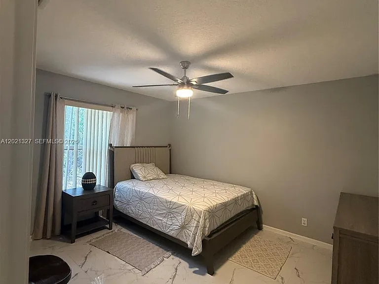 5711 NW Zenith Dr — Photo 6
