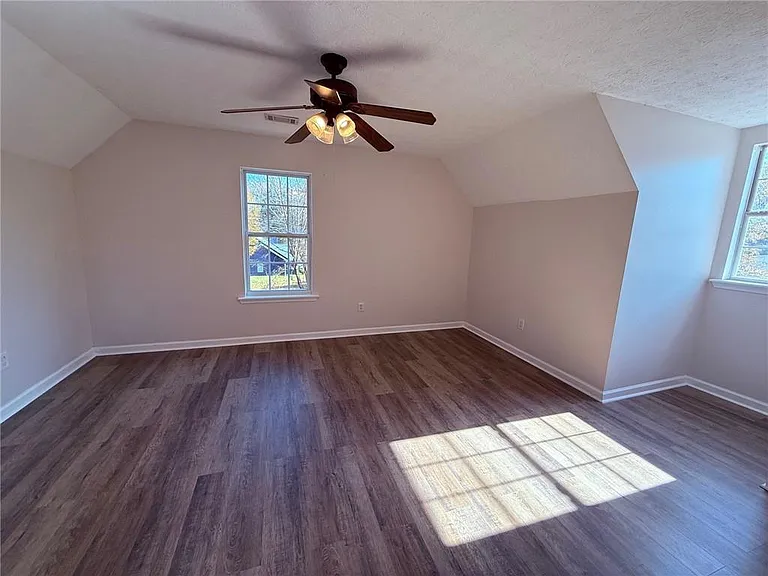 4825 Red Oak Dr — Photo 10