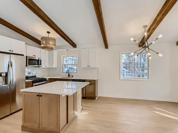 18665 Rutledge Rd, Deephaven, MN 55391