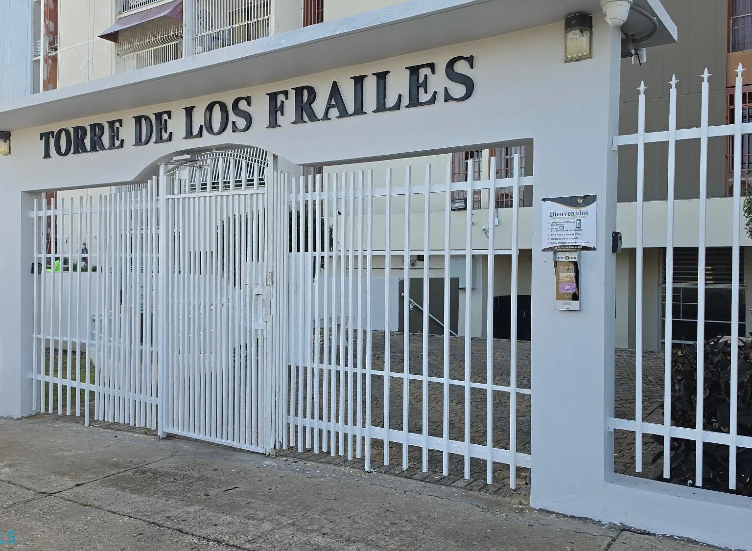 Torre De Los Frailes (Condominio) — Photo 1