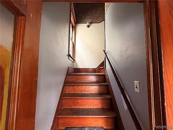 5th image of 467 East St