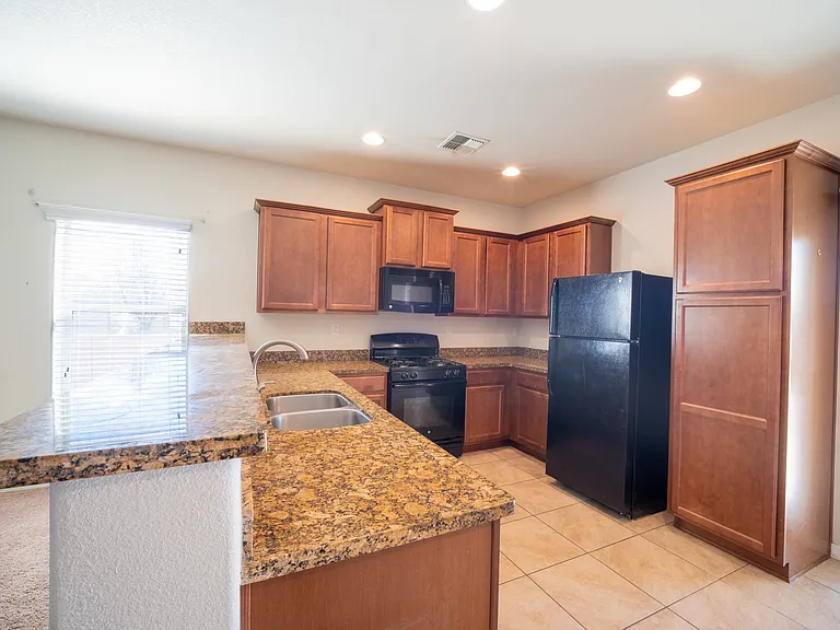 1001 El Paseo St NW — Photo 8