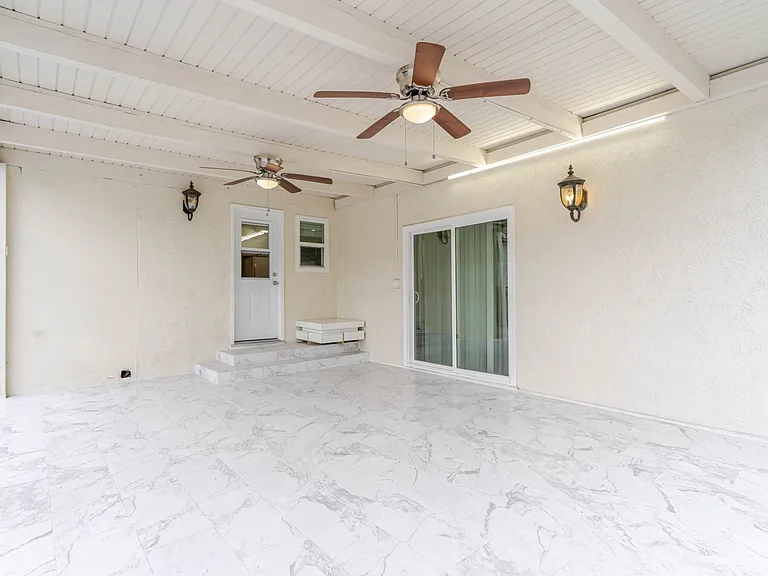 6539 Coldwater Canyon Ave — Photo 21