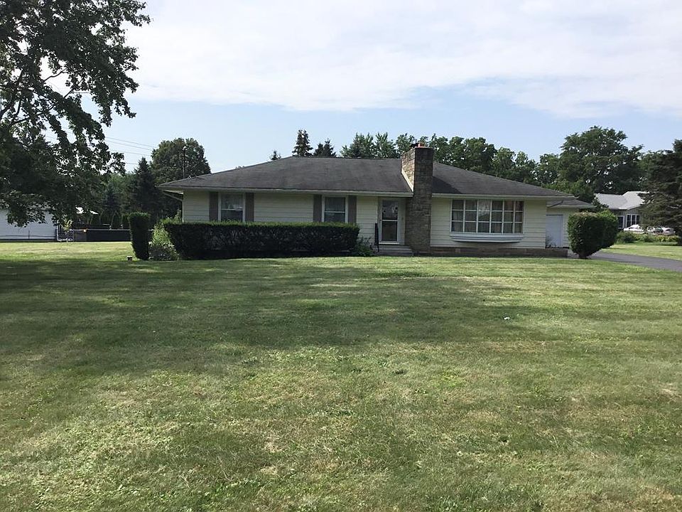 1st image of 3 Greenwood Cir
