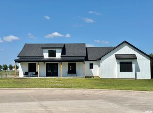 102 Manderley Ln, Liberty, IL 62347