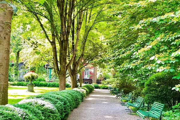 Sold by Sotheby's International Realty | media 10
