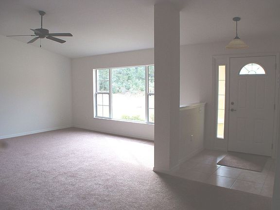 Foyer, Living