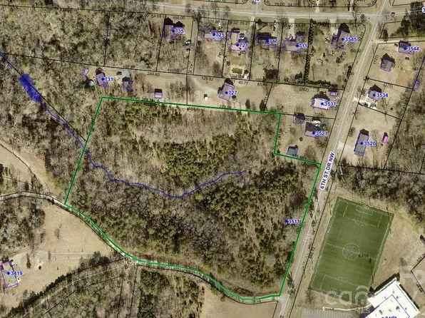3511 6th Street Dr NW, Hickory, NC 28601