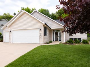 2107 Ponderosa Dr SW, Rochester, MN 55902
