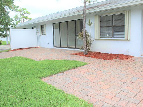 3rd image of 4498 Walden Cir