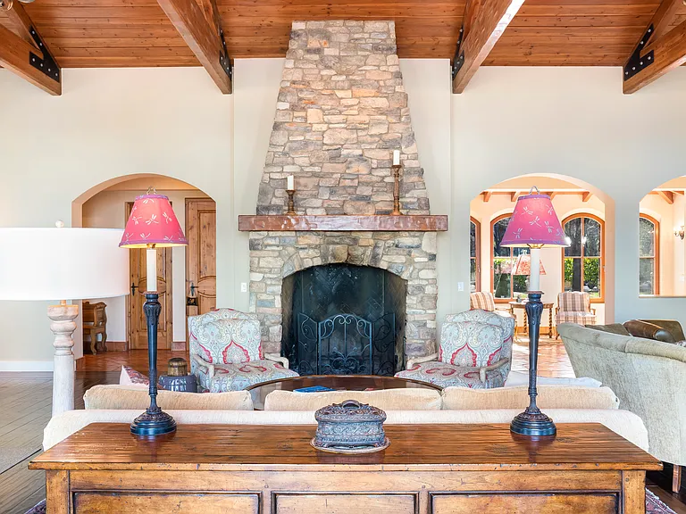 2110 Diamond Mountain Rd — Photo 17