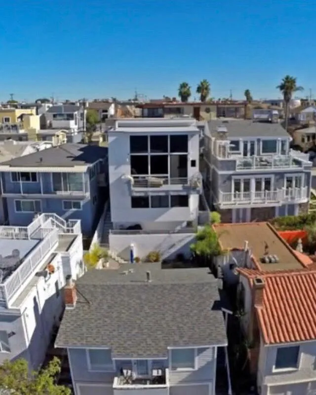 Crest Dr, Manhattan Beach — Photo 1