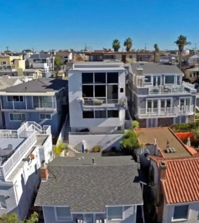 Crest Dr