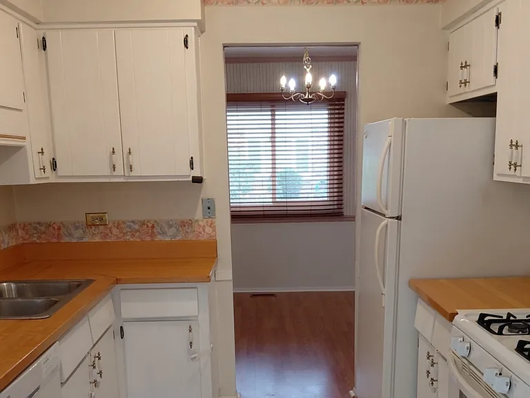 1538 Coloma Ct N — Photo 2