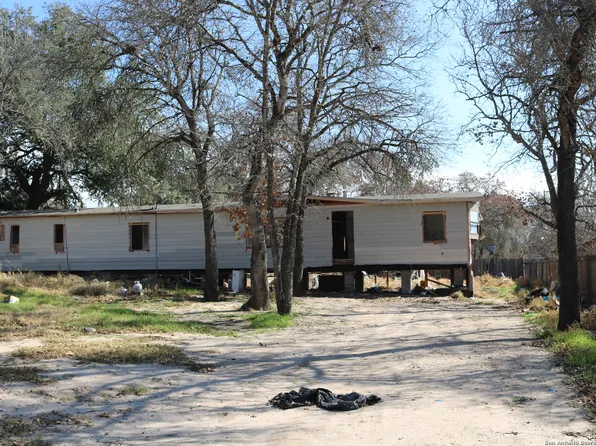 4042 WATERWOOD PASS DR, Elmendorf, TX 78112