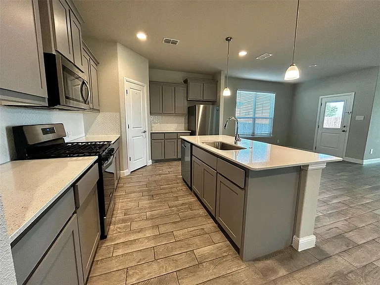 16012 Bronte Ln — Photo 6