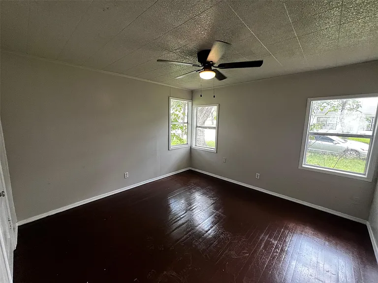 1805 E North St — Photo 11