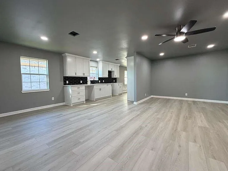 7715 Catalina Ln — Photo 6